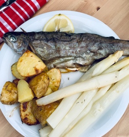 Spargel with trout & roasted potatoes